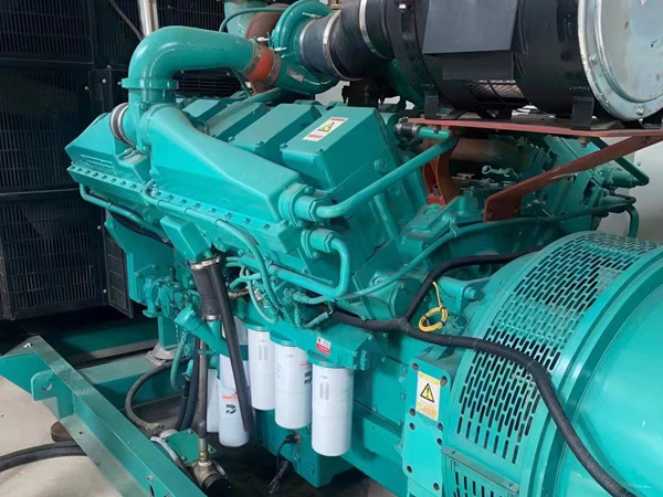 鄂托克更换100kW柴油发电机组机油时，需要注意哪些事项？